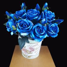 گل رز و غنچه آبی مصنوعی و گلدان فلزی کد IGF-122